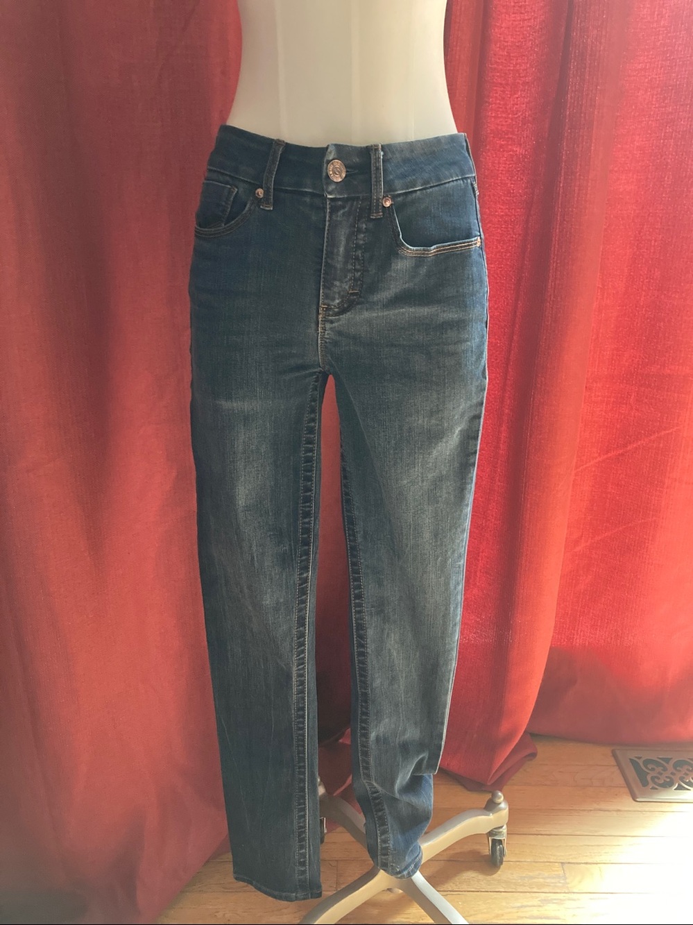 Seven 7 jeans, size 4, tummy less, skinny